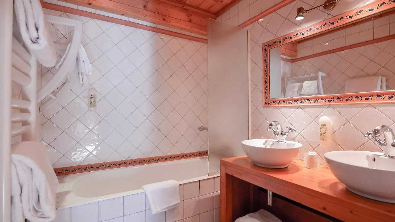 Hotel Des 2 Gares Saint-Gervais-les-Bains 3*,